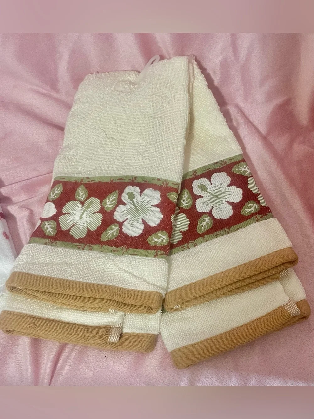 Set of 4 Decorative Kitchen Towels - Heart & Floral Designs